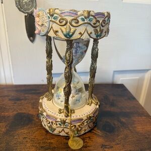 EXPECT A MIRACLE SAN FRANCISCO MUSIC BOX HOURGLASS WATER GLOBE..8 3/4"TALL.